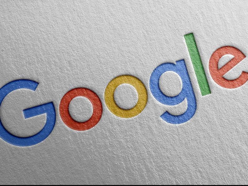 Google-Schriftzug auf weißem Papier.