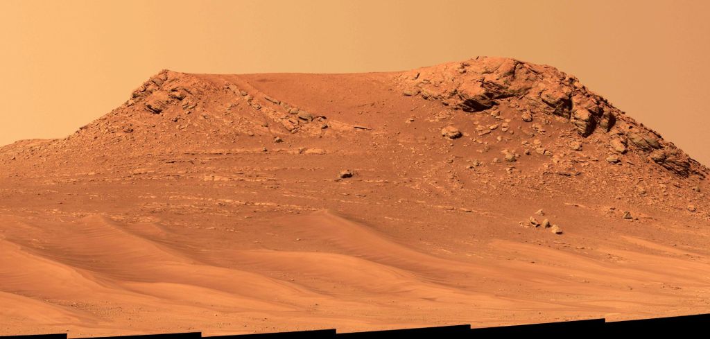 Aufnahme des Mars-Rovers aus der Gegend des Jezero-Kraters.
