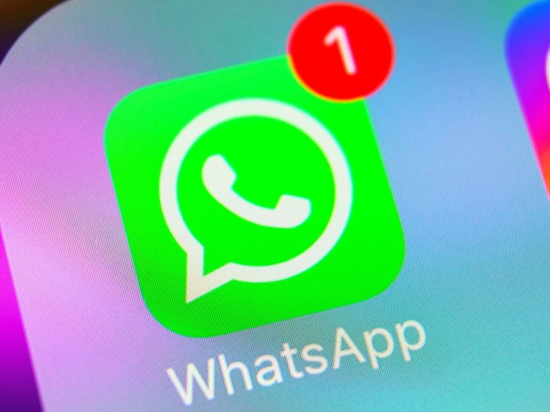 WhatsApp-Symbol auf einem Handy-Bildschirm.