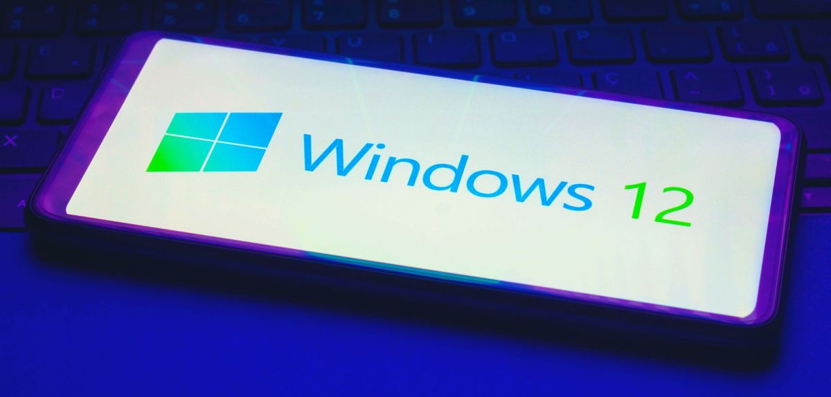 Symbolische Darstellung eines Windows 12-Logos auf einem Handy.