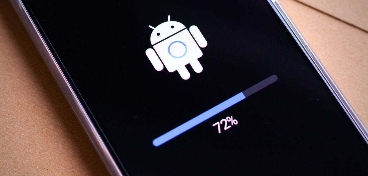 Ladebildschirm auf einem Android-Handy.