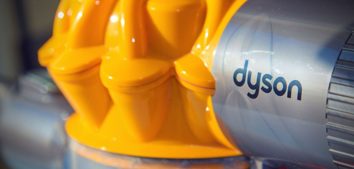 Nahaufnahme eines Dyson-Staubsaugers