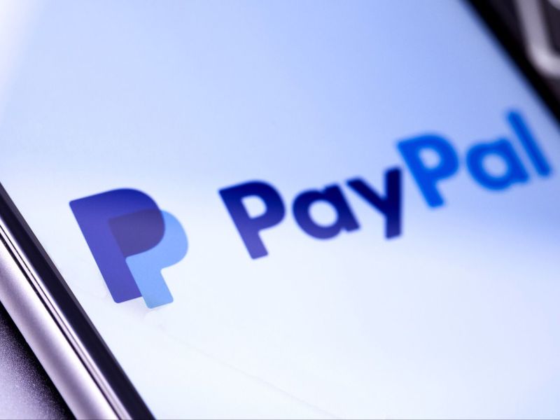 PayPal-Logo auf einem iPhone.