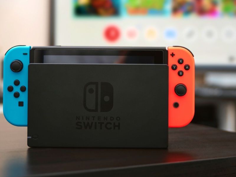 Nintendo Switch in der Halterung