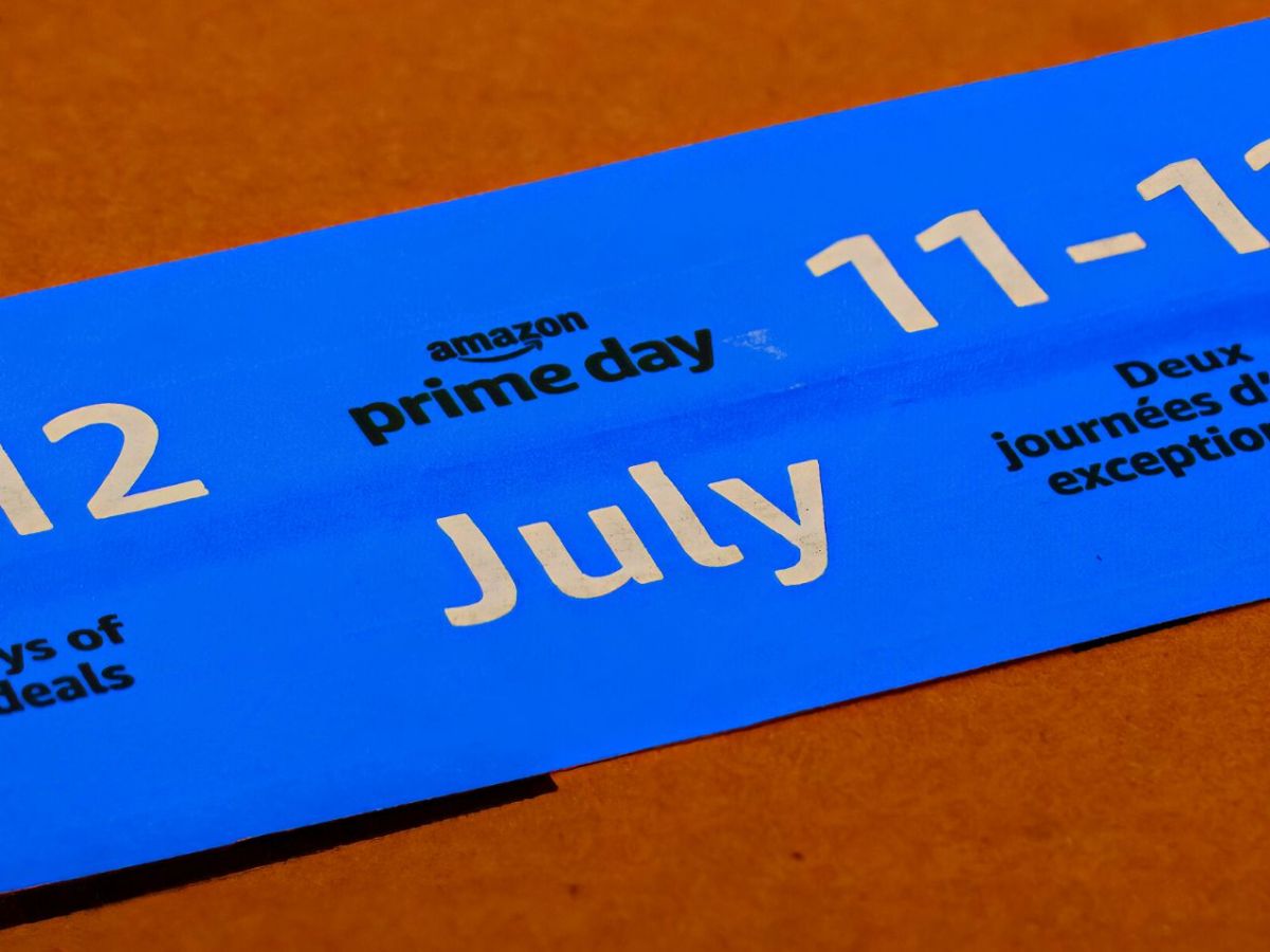 Paketband mit Prime Day-Werbung