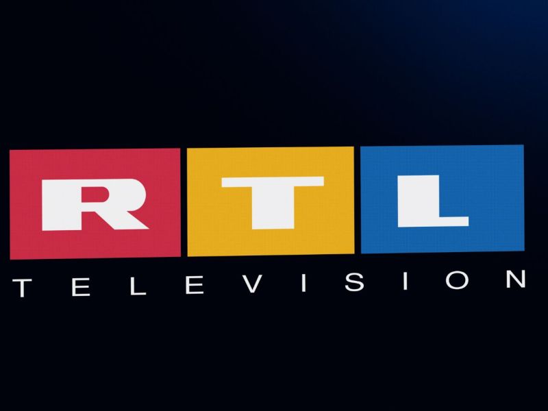 RTL-Logo auf einem TV.
