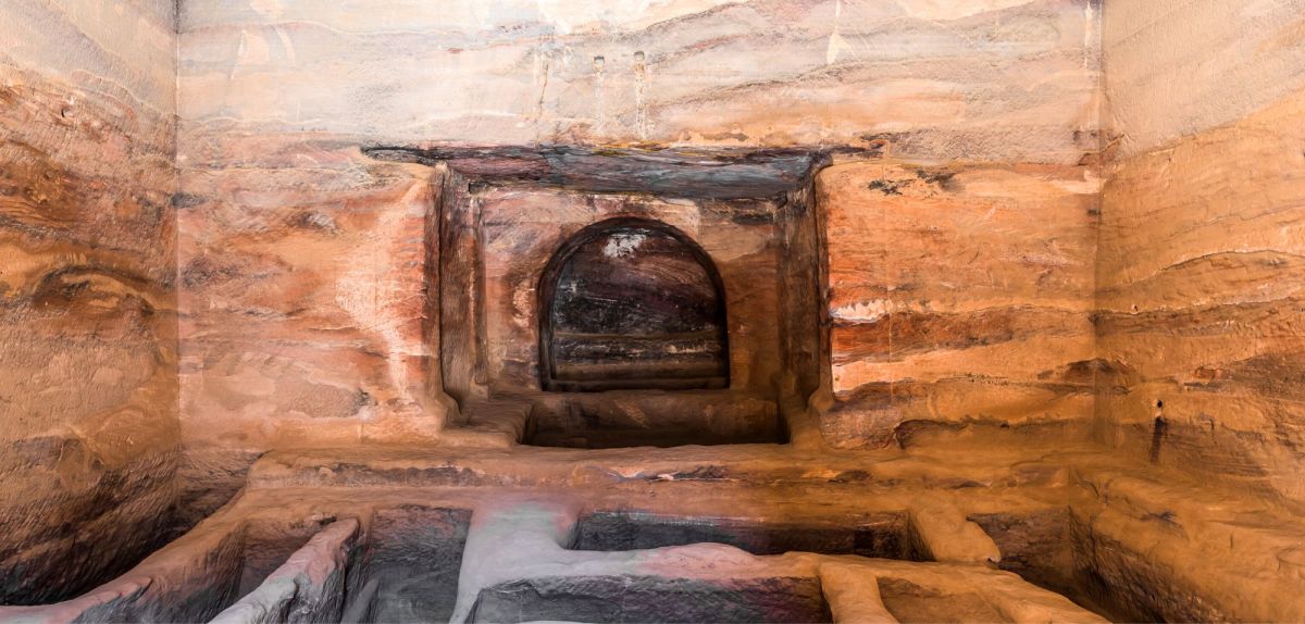 archäologischer Fund: Gräber in der Petra