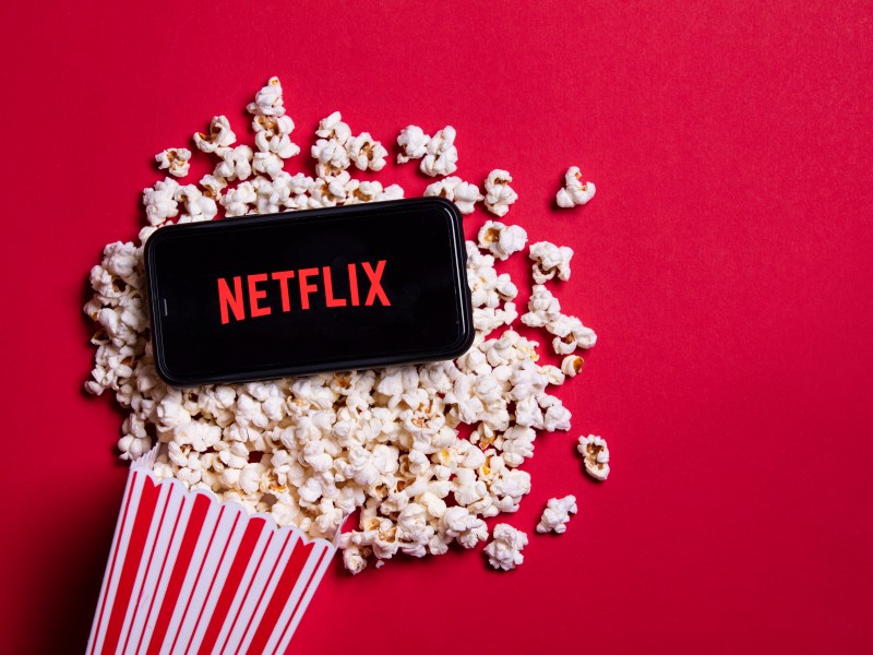 Netflix Logo auf Popcorn
