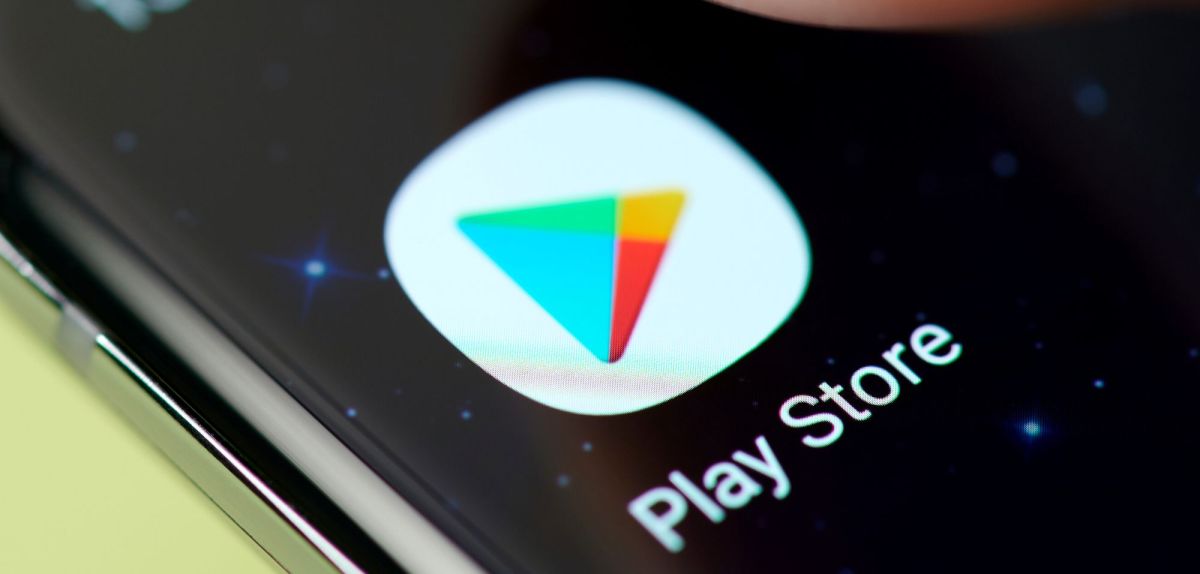 Google Play Store Icon auf einem Handy-Bildschirm.