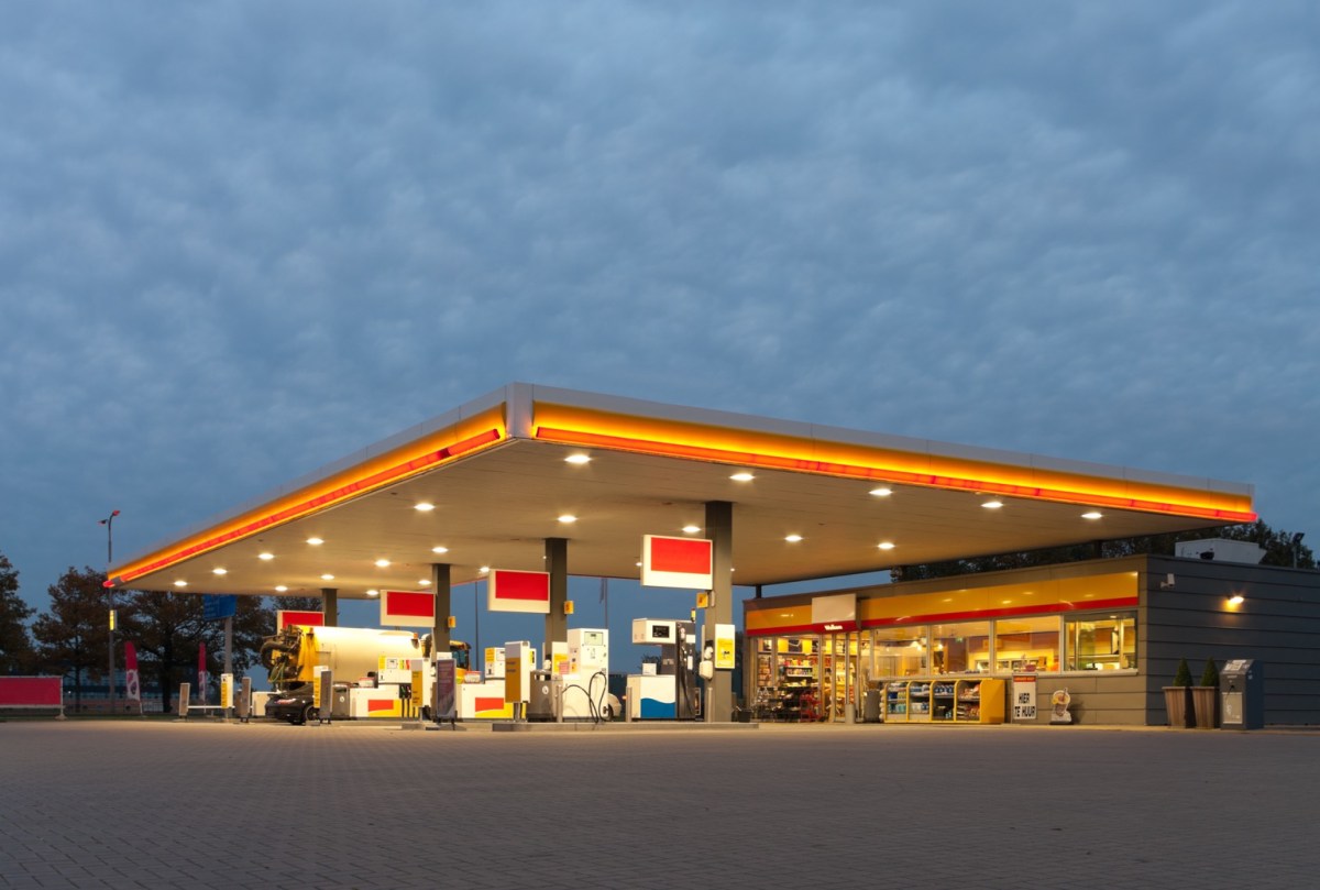 Tankstelle am Abend