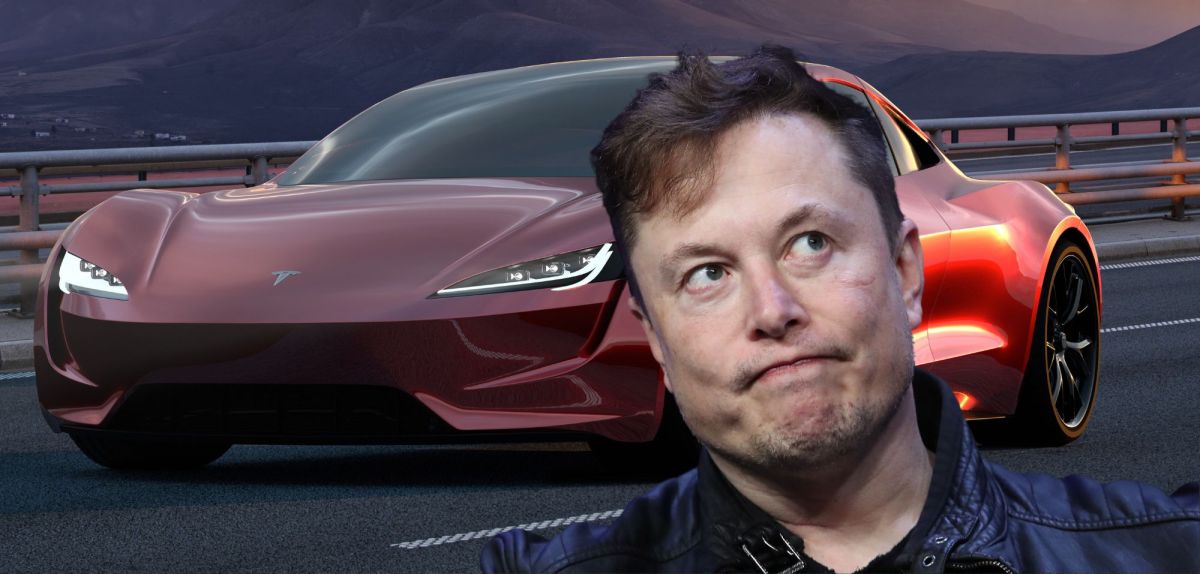 Elon Musk vor einem tesla
