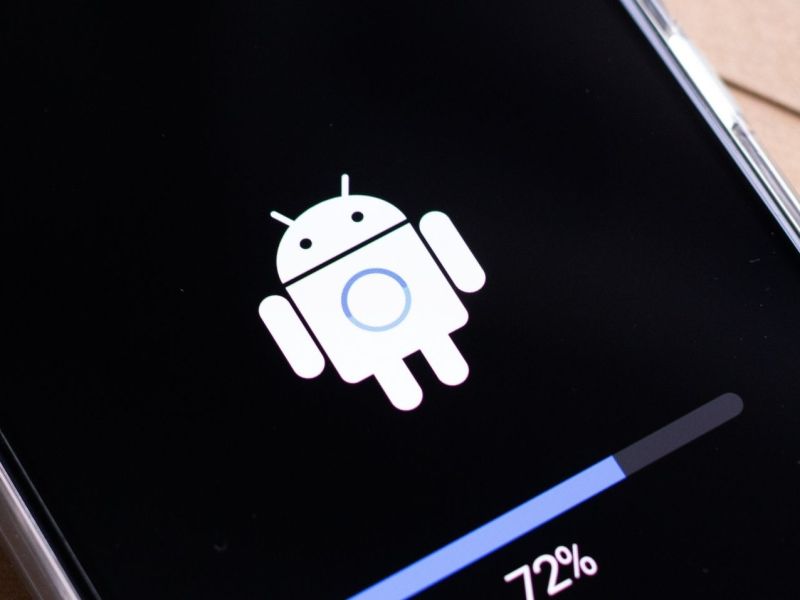Ladebildschirm eines Android-Handys.