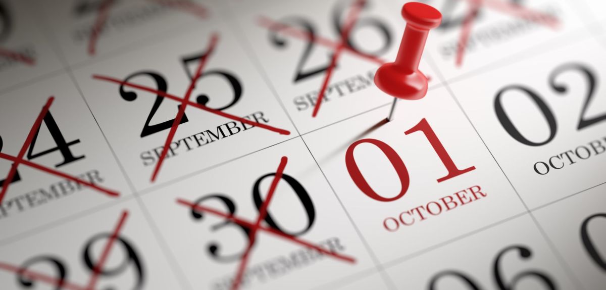 Kalender mit Marker auf dem ersten Oktober
