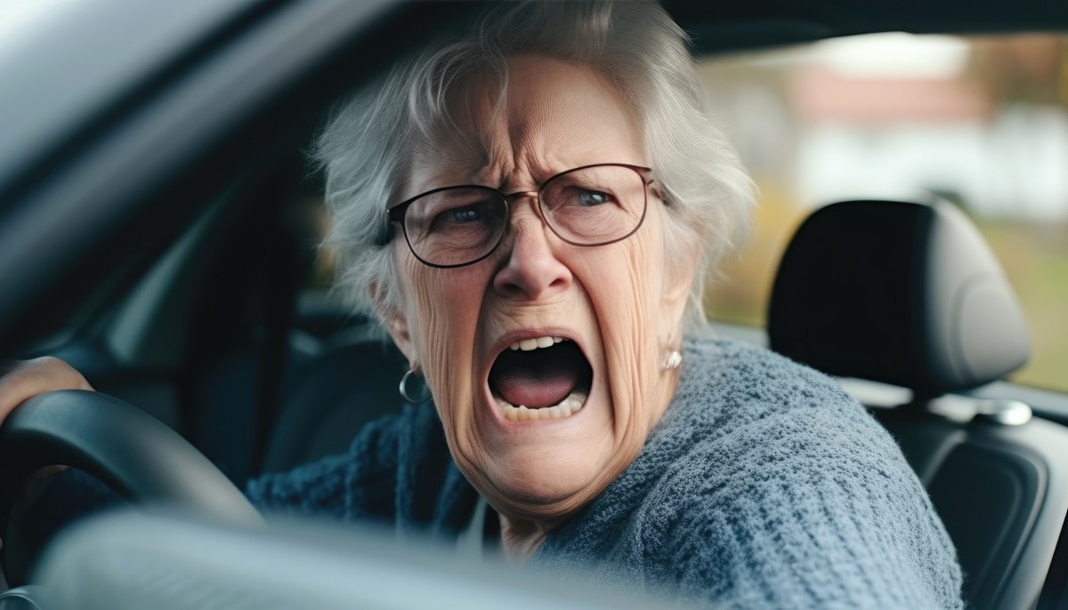 KI-Illustration einer älteren Frau im Auto, die schreit