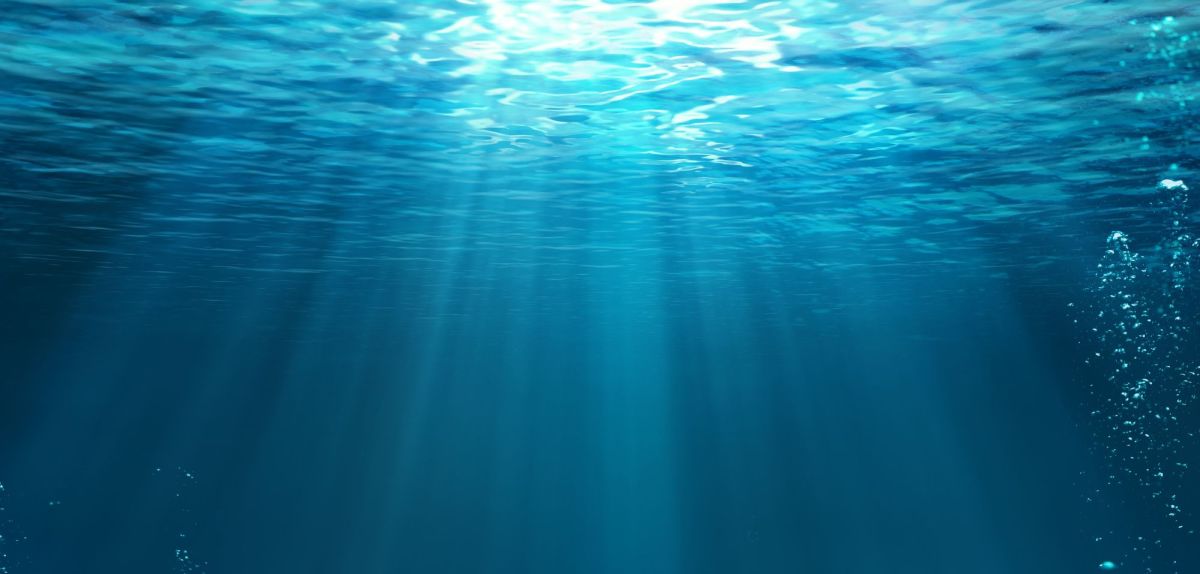 Unterwasser-Aufnahme des Ozeans.