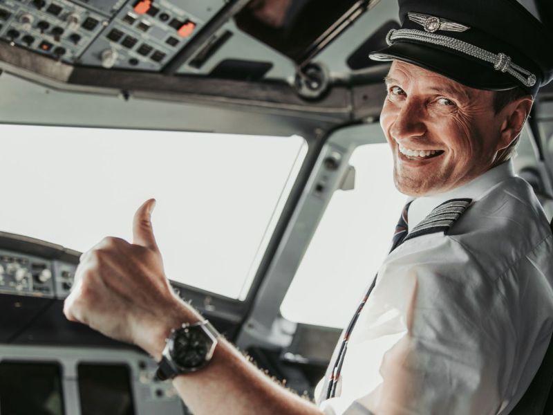 Pilot im Cockpit