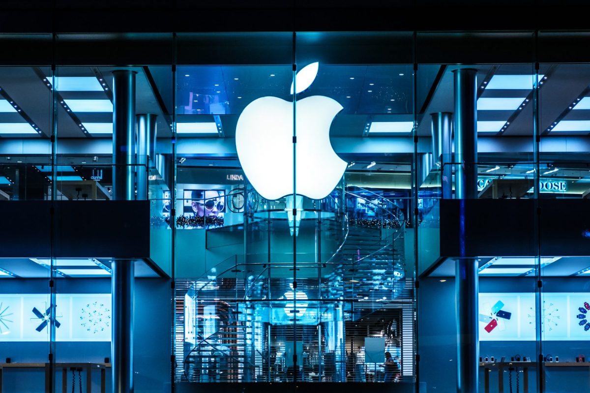 Apple-Unternehmensgebäude in der Nacht.