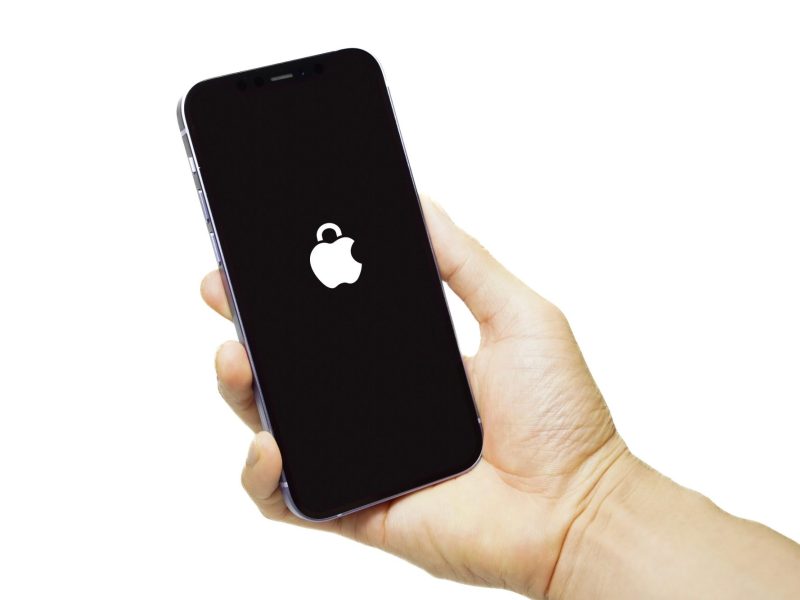 iPhone mit Apple Sicherheitslogo