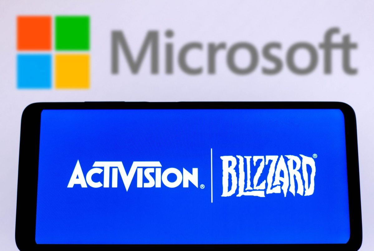 Die Logos von Microsoft und Activision Blizzard übereinander