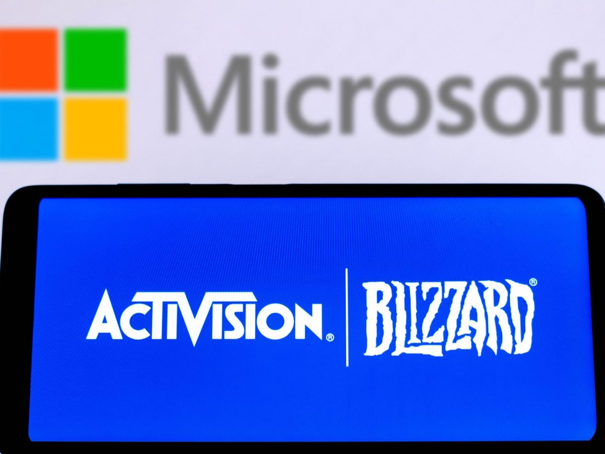 Die Logos von Microsoft und Activision Blizzard übereinander