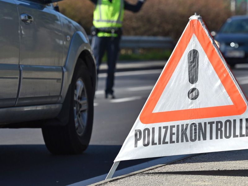 Polizeikontrolle auf der Straße