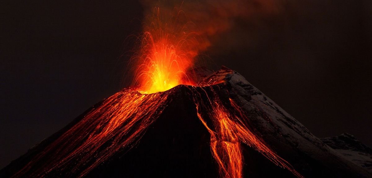 Aktiver Vulkan speit Lava