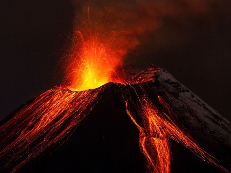 Aktiver Vulkan speit Lava