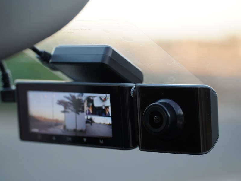 Digitale Video-Dashcam in einem Auto