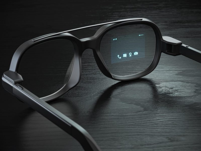 Smarte Brille für Amazon Echo auf schwarzem Hintergrund (Symbolbild).