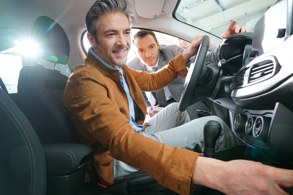 Diese praktischen Auto-Tricks übersehen viele Fahrerinnen und Fahrern