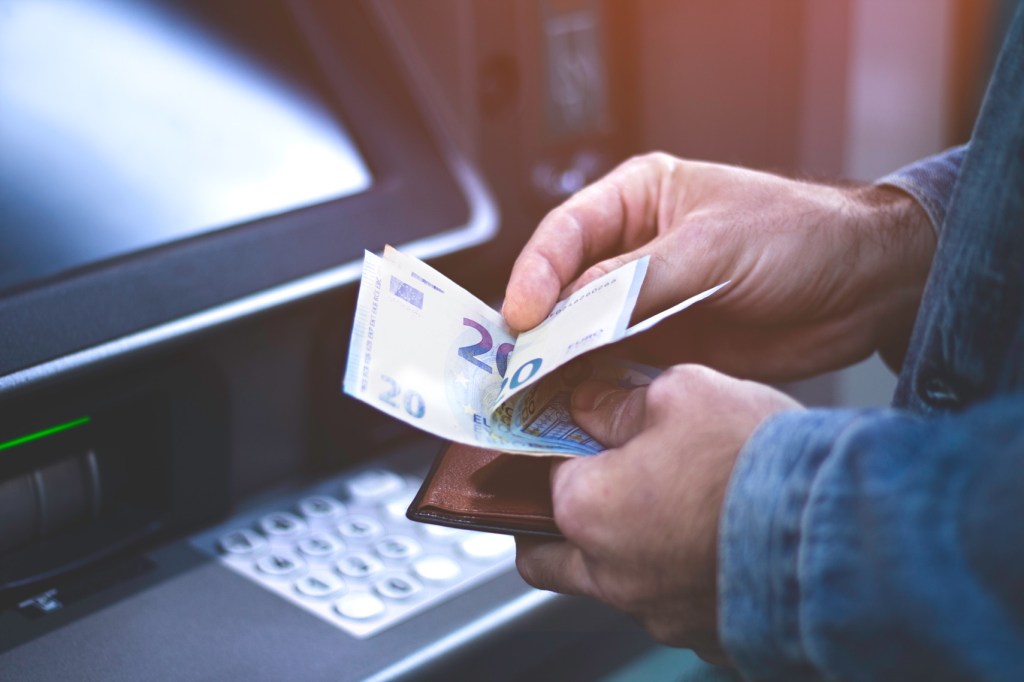 Bargeld: Neue Regel beim Bezahlen – wer das tut, dem droht Strafe
