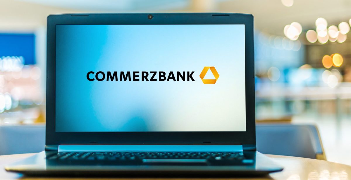 Online-Banking bei der Commerzbank per Laptop.