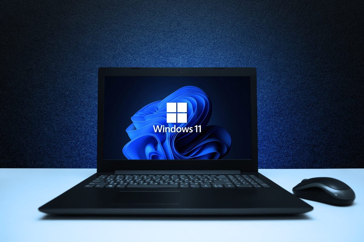 Ein Laptop mit Windows 11.