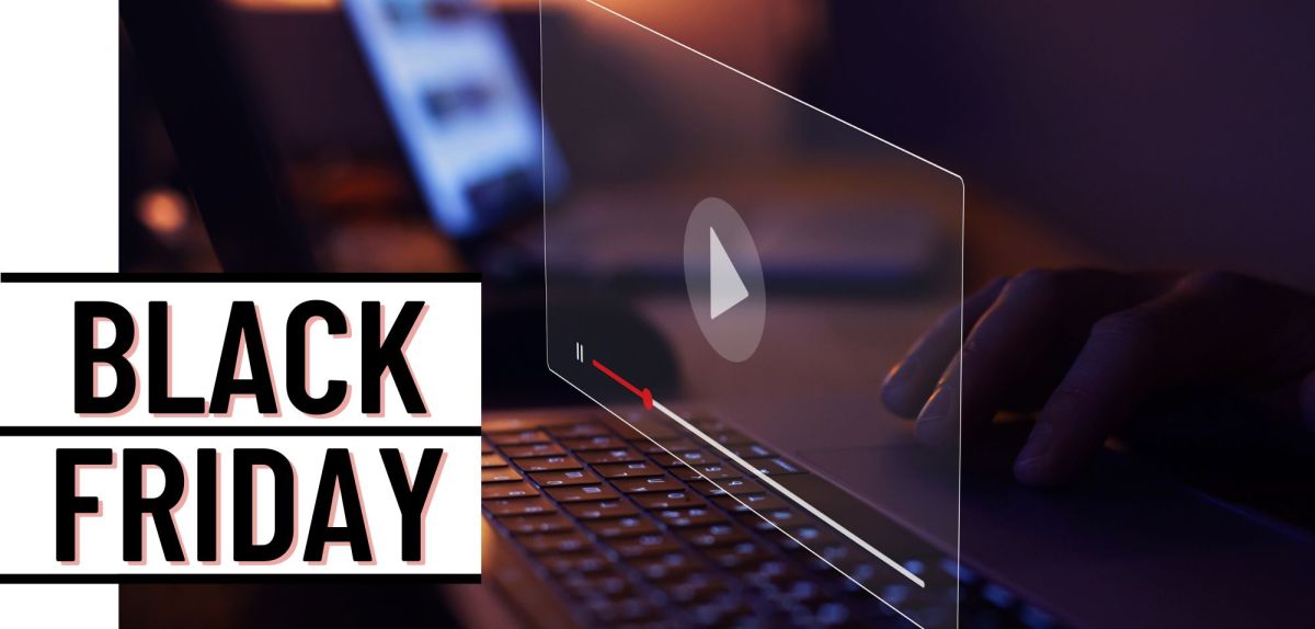 Play-Button Ã¼ber einer Tastatur