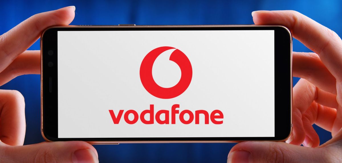 Vodafone-Logo auf einem Handy.