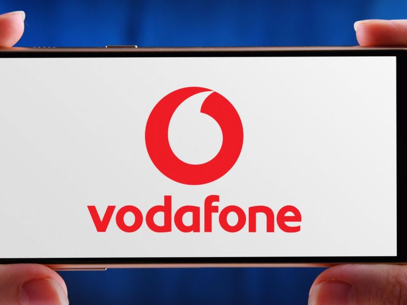 Vodafone-Logo auf einem Handy.