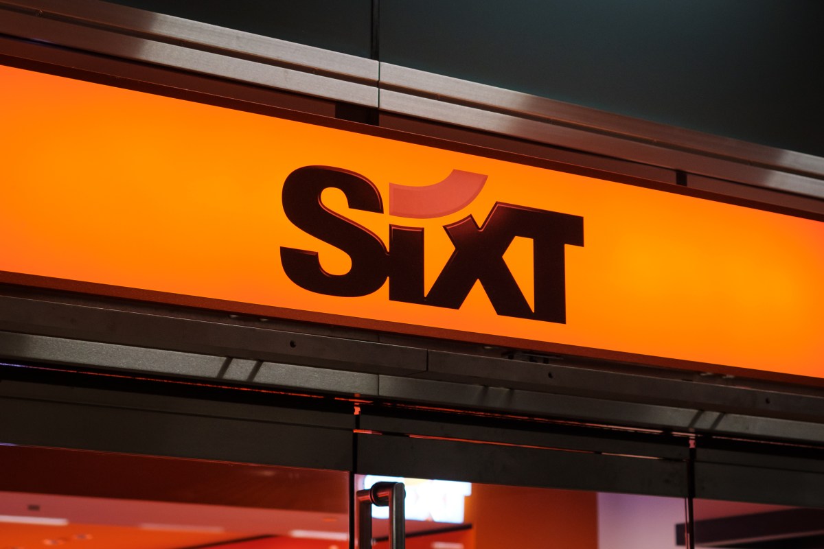 Sixt-Logo über einer Ladenfront