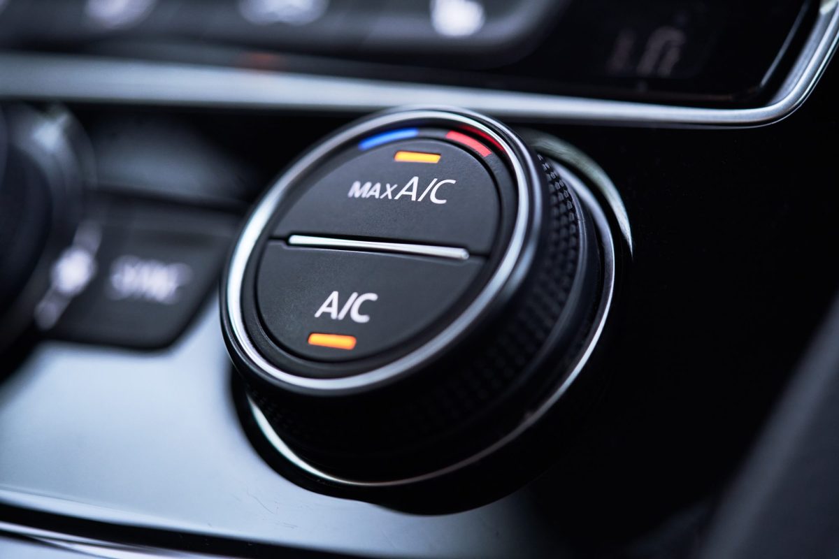 Knopf für die Klimaanlage im Auto