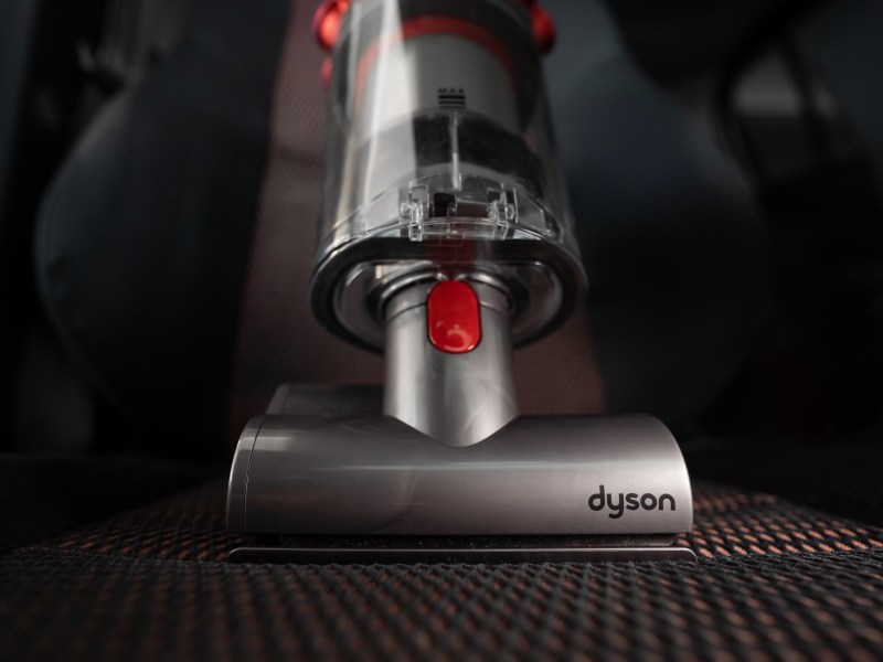 Nahaufnahme eines Dyson-Staubsaugers