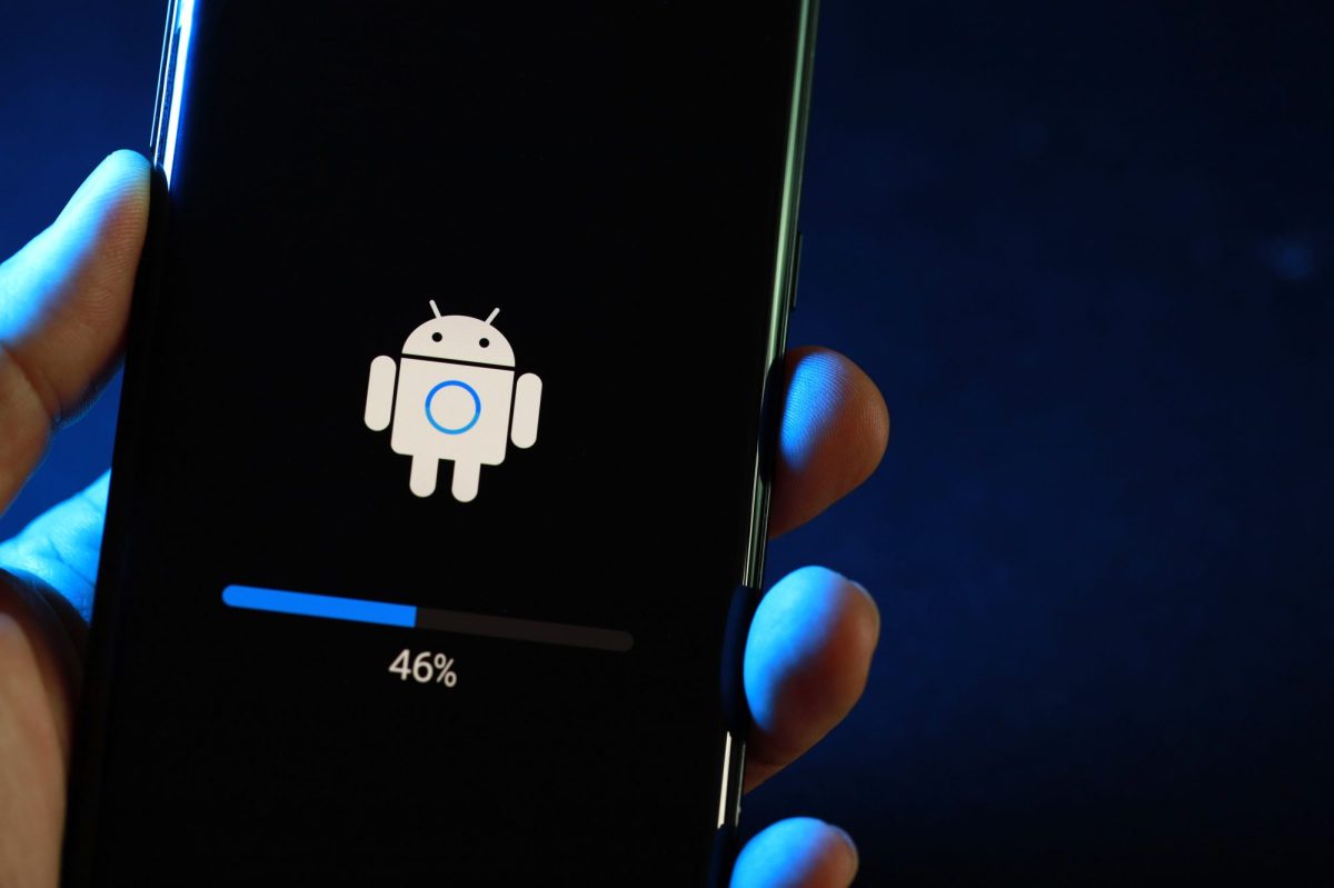 Ansicht eines Bildschirms eines Handys, das auf Android 14 aktualisiert (Symbolbild).