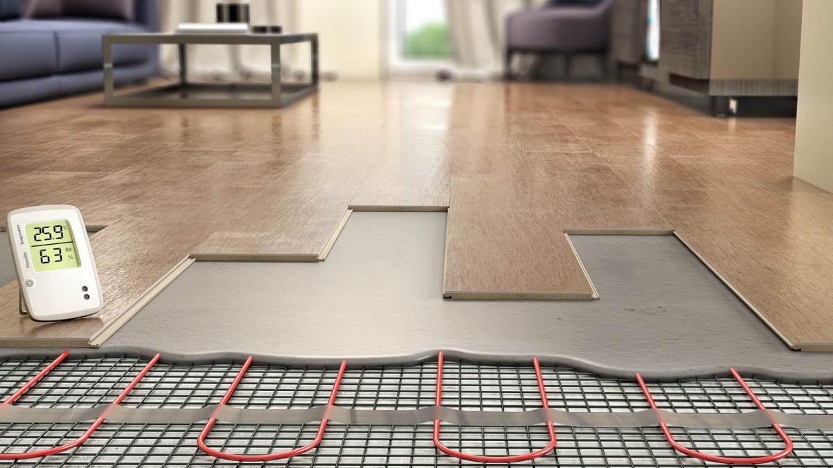 Querschnitt einer elektrischen Fußbodenheizung inklusive Thermostat