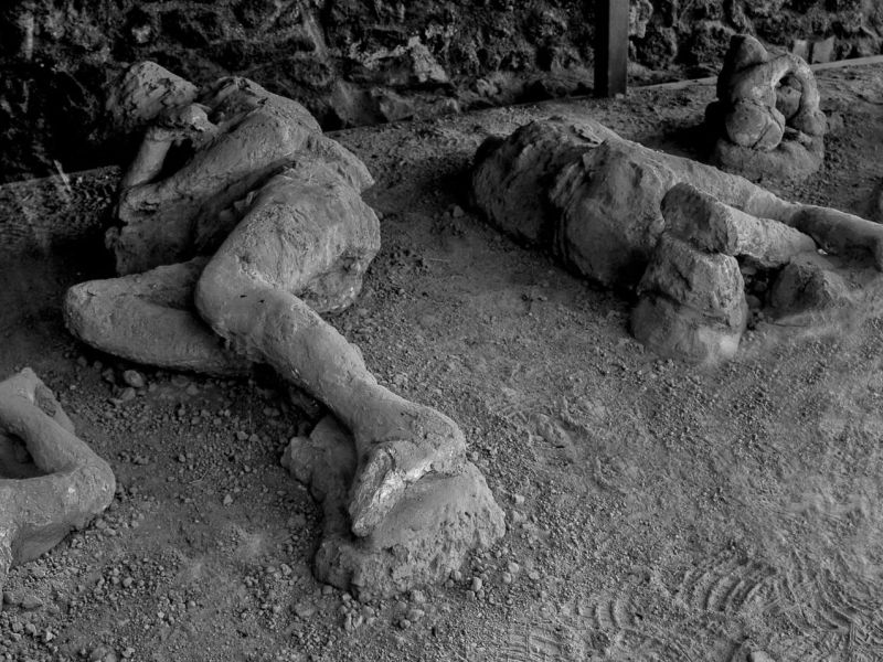 Konservierte Todesopfer der Katastrophe von Pompeji.