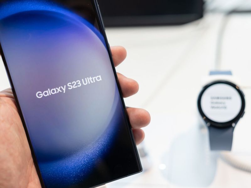 Samsung Galaxy S23 Ultra im Laden