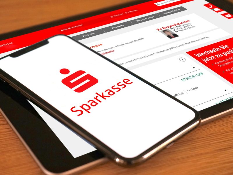 Online-Banking mit der Sparkasse auf Handy und Tablet.