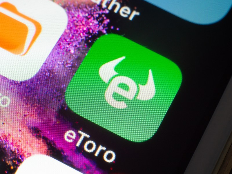 eToro-Icon auf einem Smartphone