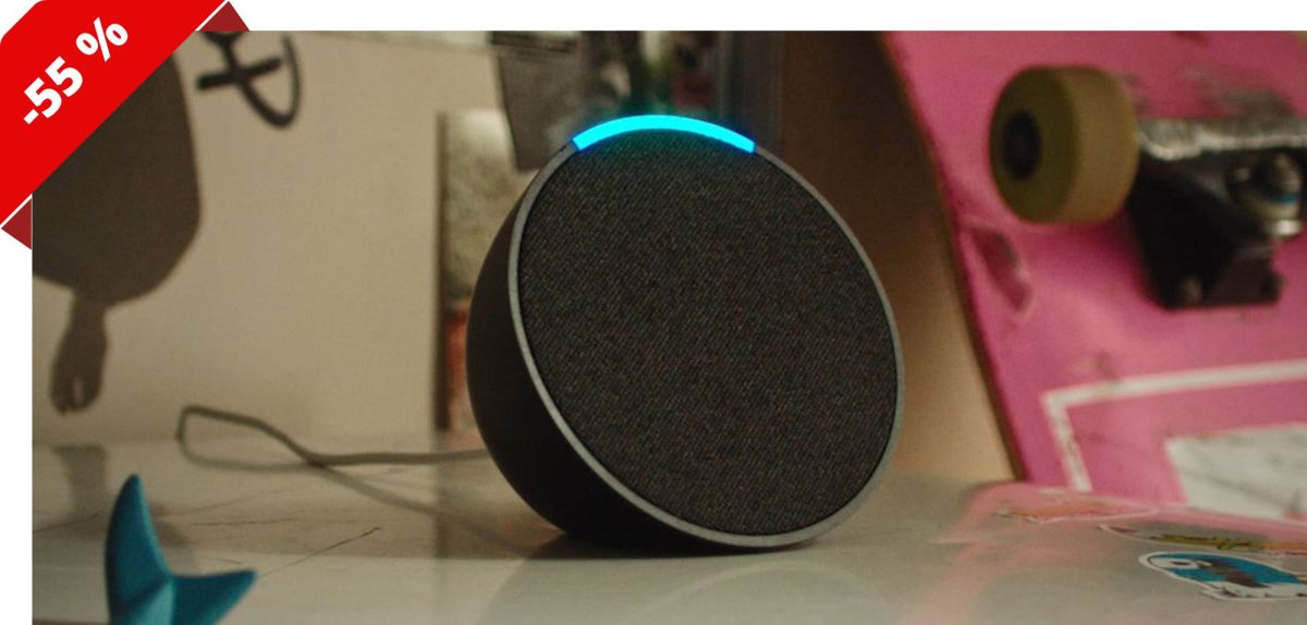 Amazon Echo Pop auf einem Tisch