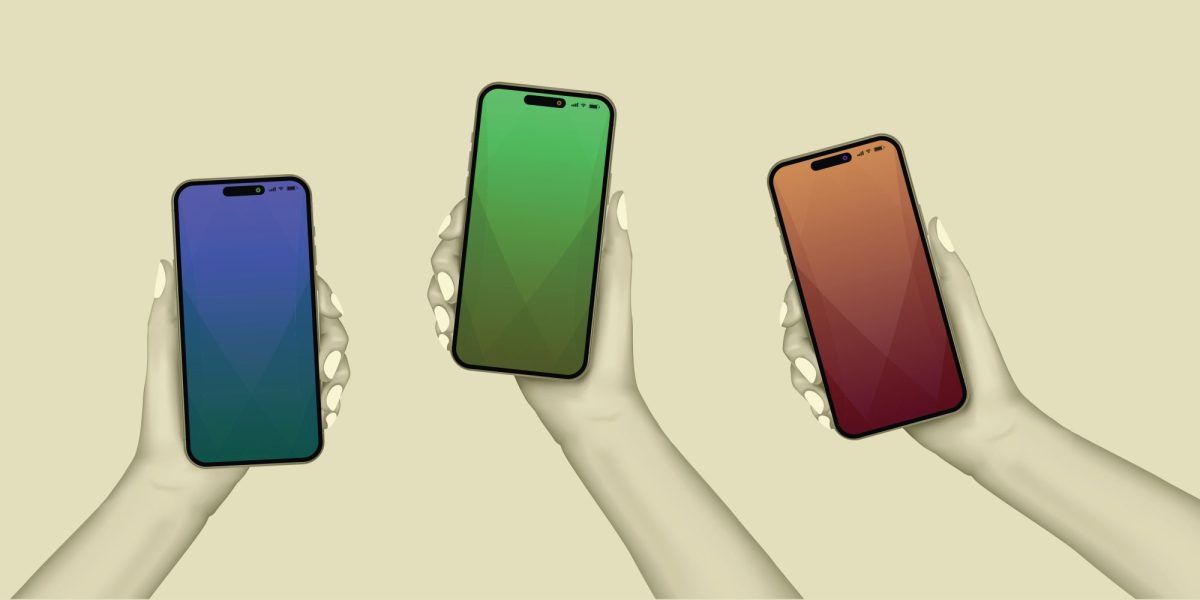 Drei Hände halten Smartphones in verschiedenen Farben ins Bild