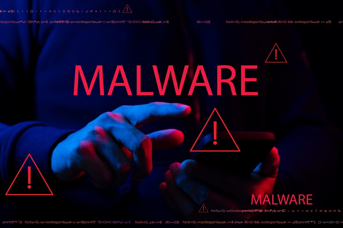 "Malware"-Warnung vor einer Person mit Smartphone
