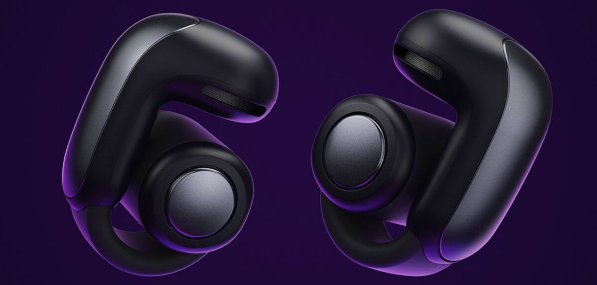 Bose Ultra Open Earbuds vor violettem Hintergrund