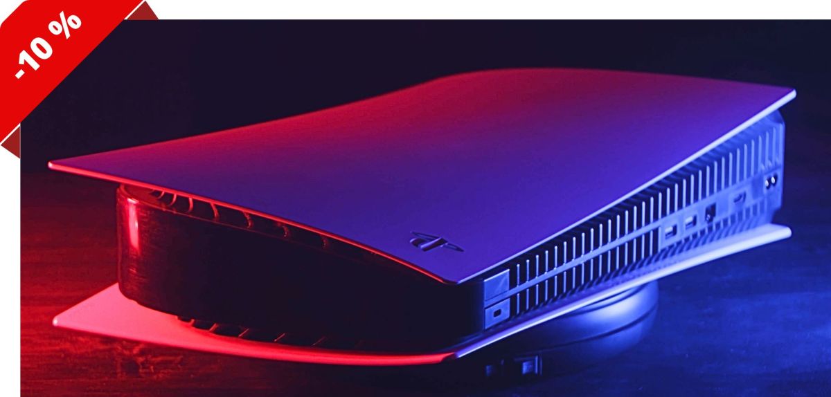 PlayStation 5 in blau-rotem Licht
